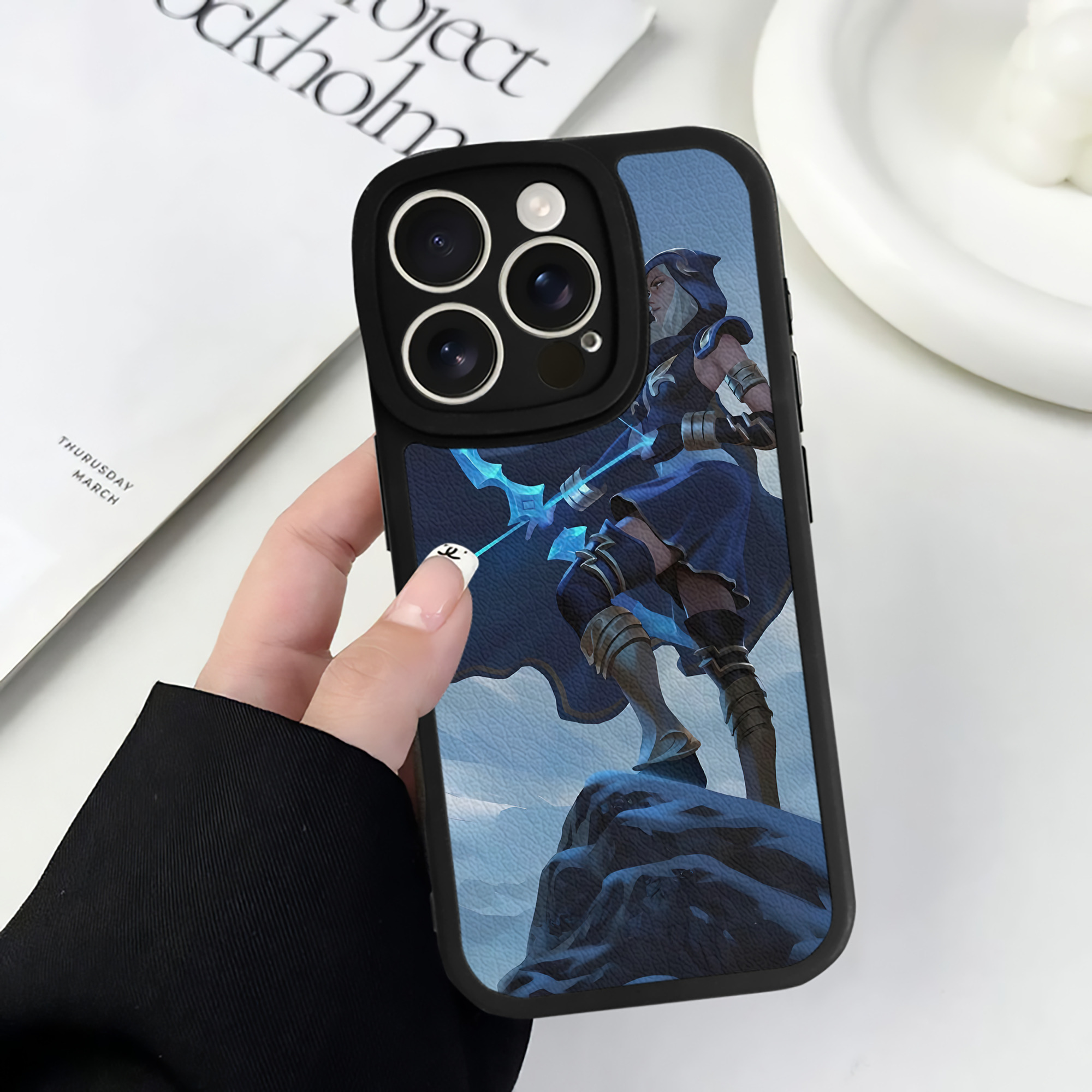 リーグ・オブ・レジェンド League of Legends LOL 【iPhone 16シリーズ対応】シリコンスマホケース（レザー調） 材質：シリコン